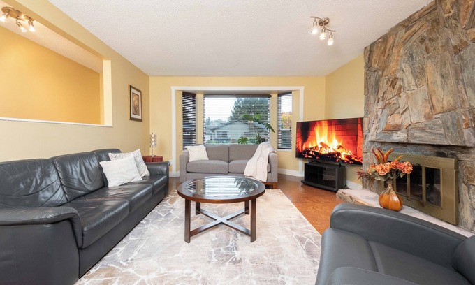 Coquitlam Casa | Cozy 3BR Family Home near City Centre & SkyTrain