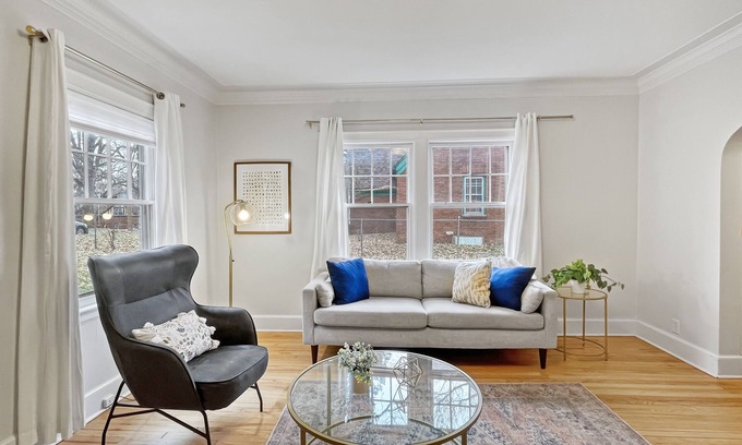 Des Moines Apartamento | Cozy 3BR Home by Ingersoll Restaurant Scene