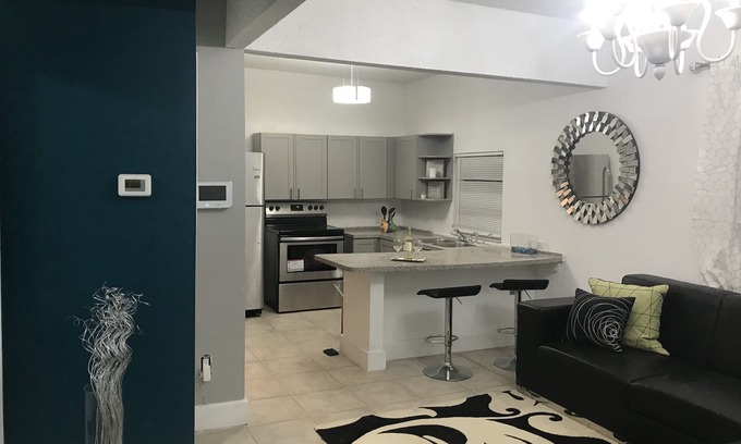 Little Haiti Villa | PRECIOS DE VACACIONES A través de Spring- Gorgeous luxury 4 Bedroom Home