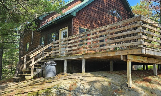 International Falls Cabina | Cozy 4-bedroom cabin steps from Voyageurs National Park and Snowmobile Trails!