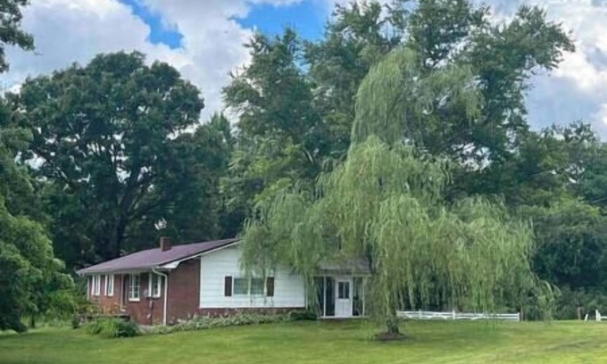 Hamptonville Casa | Cozy 4 Bedroom Cottage on Historic 120 acre Farm