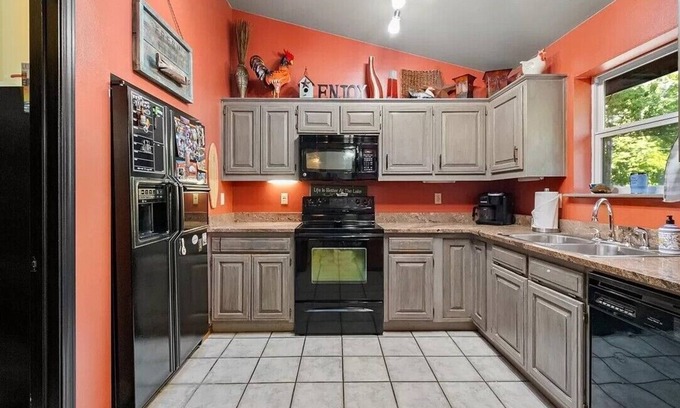 Lost Bridge Village Casa | Cozy 4-bedroom house at beautiful Beaver Lake with fire pit and nice patio!