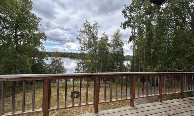 Soldotna Casa | Cozy 4-bedroom lake front house with WiFi between Sterling and Soldotna