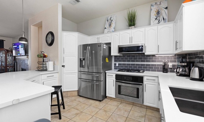 Greenacres Casa | Cozy 4BR/2BA Near Belcourt Seven Oaks