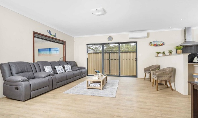 Beachlands Casa | Cozy 4BR home in Geraldton: explore attractions, nearby beach = Family getaway!