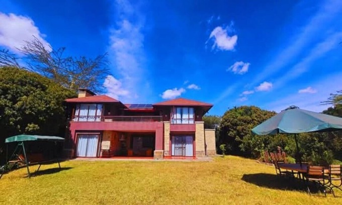 Nanyuki Villa | Cozy 5-bedroom en-suite. AC, Solar, WIFI, Mt. Kenya Wildlife Estate, Ol Pejeta.