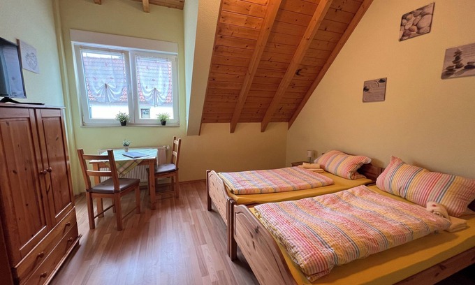 Bad Homburg v.d. Hoehe Apartamento | Cozy attic with 2 rooms, kitchen and bathroom for 2-4 persons