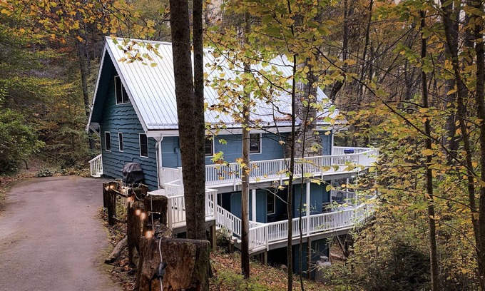 Cullowhee Chalet De Esquí | Cozy A Frame Cottage above Lake Glenville - Pet Friendly