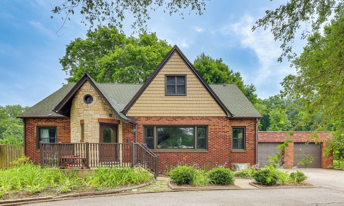 Chesterton Casa | Cozy Abode ~ 3 Mi to Indiana Dunes Nat'l Park