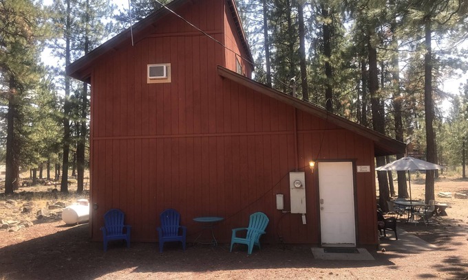 Susanville Cabaña | Cozy Adorable Cottage Near Eagle Lake