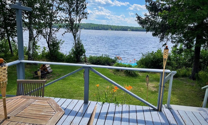 Portage Lake Cabaña | Cozy All Season Lakeside Cottage