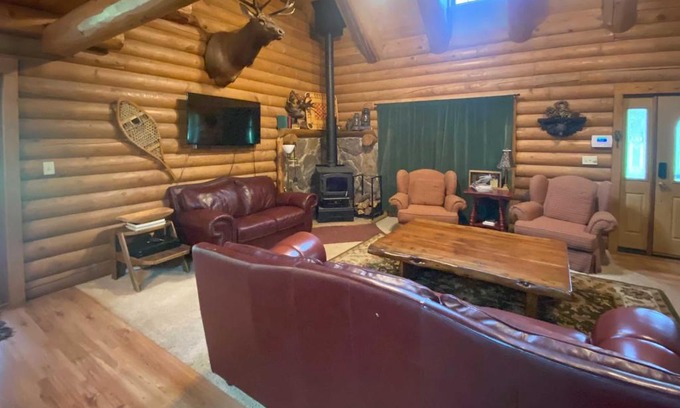 Alto Casa | Cozy Alto Cabin on 2 Acres Near Fishing and Skiing!