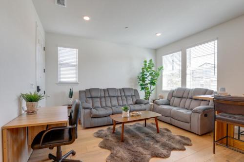 Woodland Casa | Cozy and Convenient Residential Duplex in Woodland