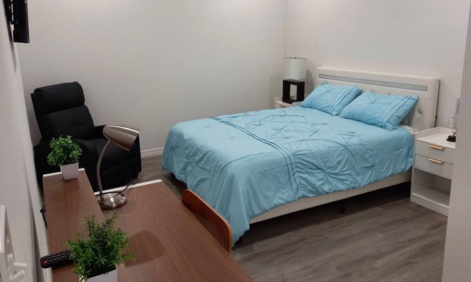 Longwood Apartamento | Cozy and Modern Studio suite in Longwood
