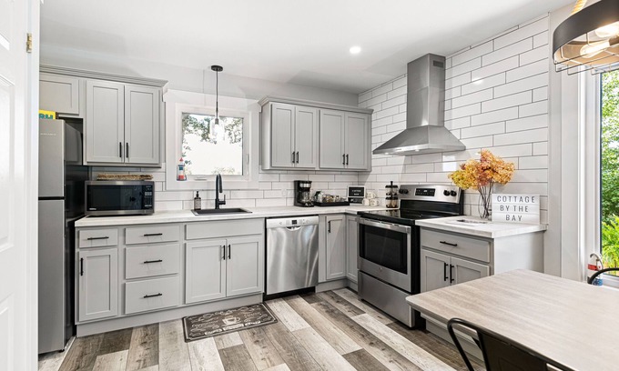 Cormierville Cabaña | Cozy and peaceful Ocean view modern cottage W/ hot tub and outdoor oasis