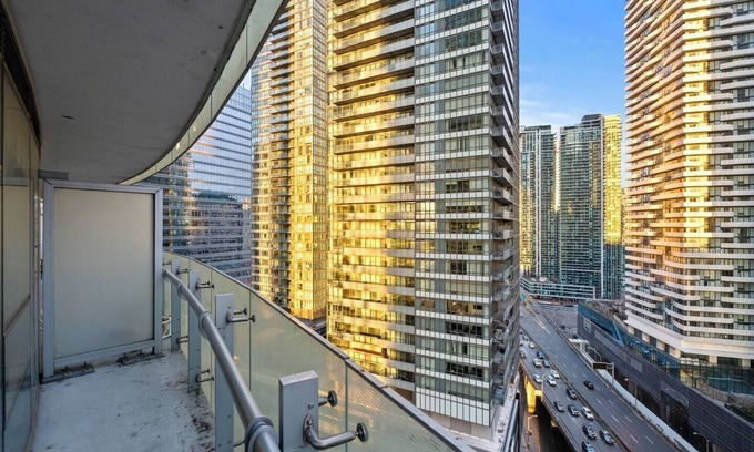 Central Waterfront Condominio | Cozy and Sleep Modern Condo Heart of Downtown
