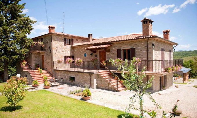 Caprese Michelangelo Apartamento | Cozy Apartment in Caprese Michelangelo 30m² + Pool