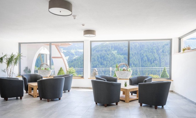 Mareta Apartamento | Cozy Apartment Sonnenblume with Mountain View, Wi-Fi, Sauna, Terrace & Balcony; Parking Available