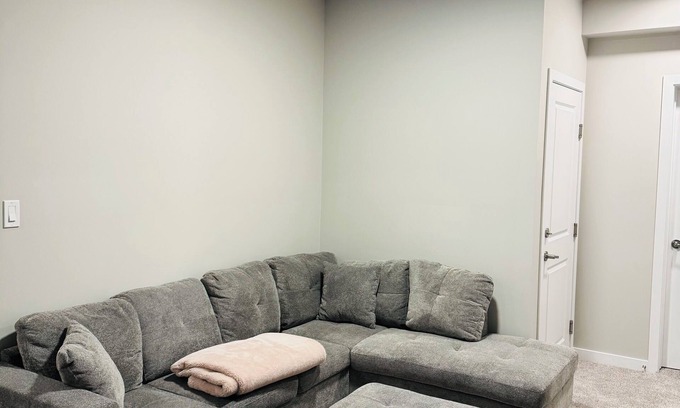 West Edmonton Casa | Cozy basement retreat