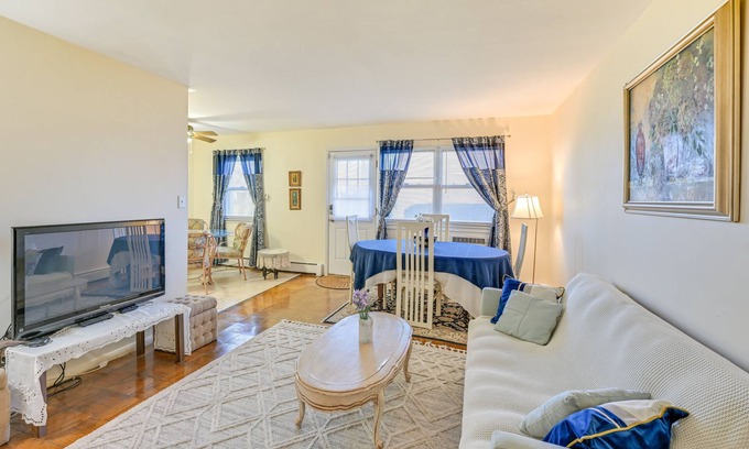 North Bay Shore Condominio | Cozy Bay Shore Condo Near Museums & Outdoor Rec!