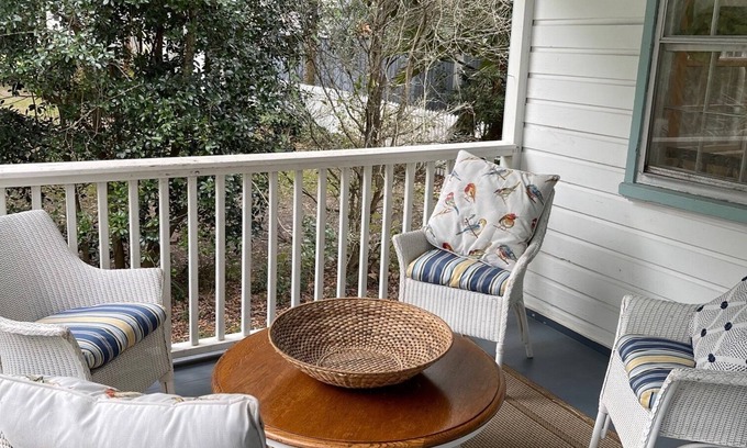 Sullivan's Island Cabaña | Cozy Beach Cottage - Walk to Beach & All Island Has to Offer