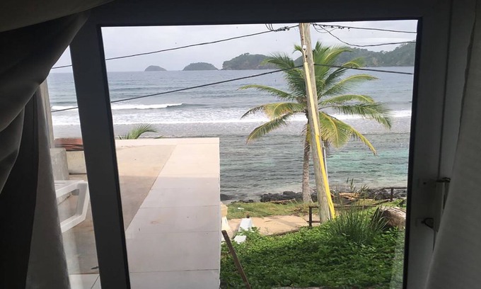 Isla Grande Casa | Acogedora casa de playa ubicada en Isla Grande, Colón