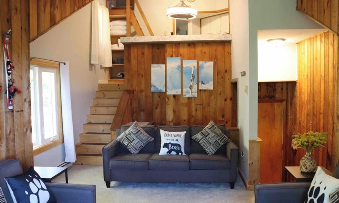 Campton Condominio | Cozy Bear Mountain View Getaway