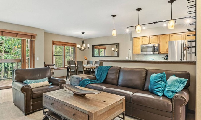 Four O'Clock Villa | Cozy Breck Townhome – Walk to Lifts & Shuttle