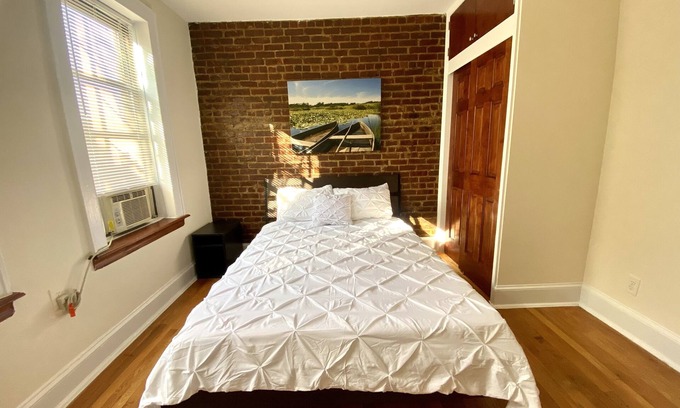 Ditmars Steinway Casa | Cozy Brick Apartment Near Everything!