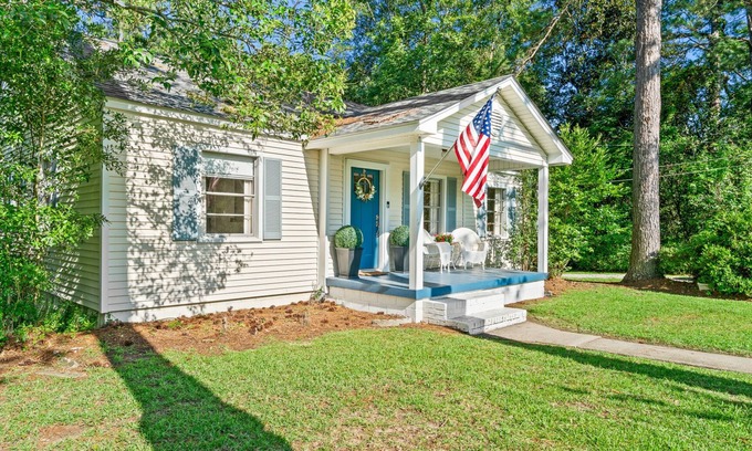 Laurel Casa | Cozy Bungalow less than 2 miles from downtown Laurel