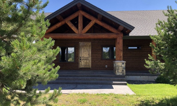 Island Park Cabina | SIERRA AZUL MT CABINA CAMINANDO DISTANCIA A HENRYS LAKE OUTLET 2BR 2BA WIFI TV