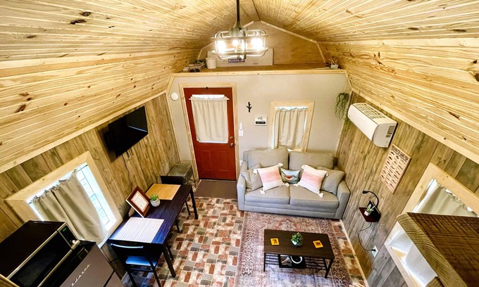 Jerusalem Cabina | Cozy cabin. 5 miles from National forest for hiking atv adventures and more