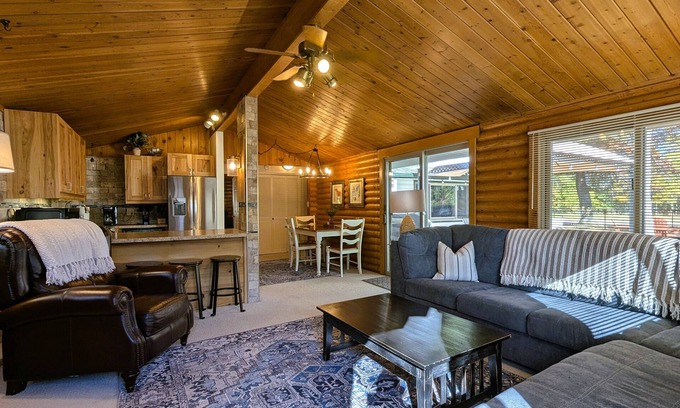 Breezy Point Cabina | Cozy cabin close-in to Breezy Point, restaurants and Golf in Pequot Lakes