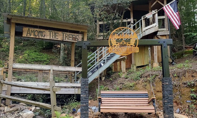 Indian Rock Springs Cabina | Cozy cabin close to white water rafting, ziplining, hiking & Harrah's casino.