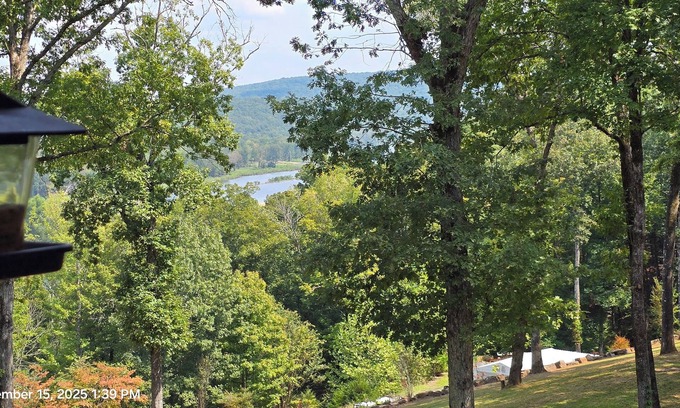 Clinton Casa | Cozy Cabin Greers Ferry Lake View