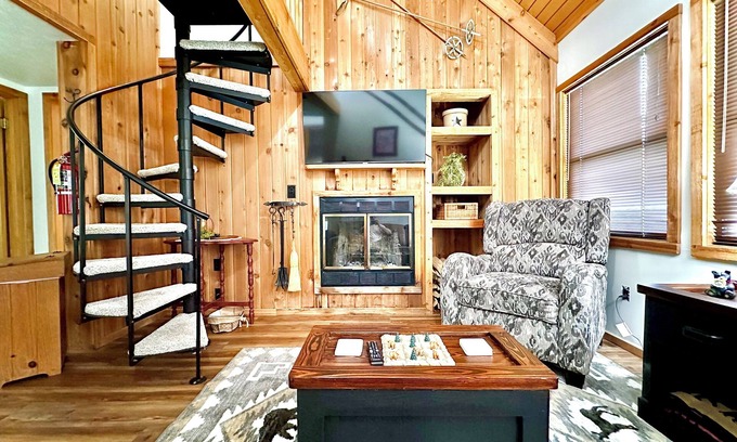 Davis Cabina | Cozy Cabin in Black Bear-Central Heating-Family & Pet Friendly-Resort Pool