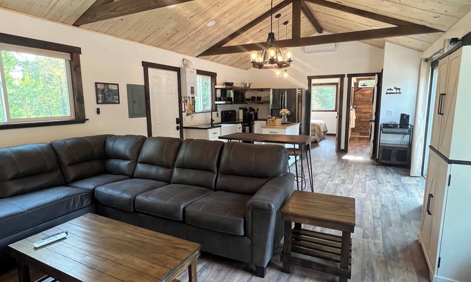 Athol Cabina | Cozy cabin in charming forested area