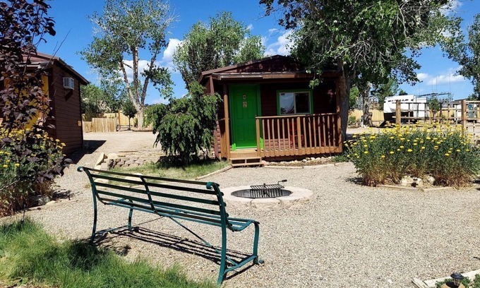 Escalante Cabina | Cozy Cabin in Escalante, Utah - Amazing Glamping Spot for Exploring Canyons and National Parks