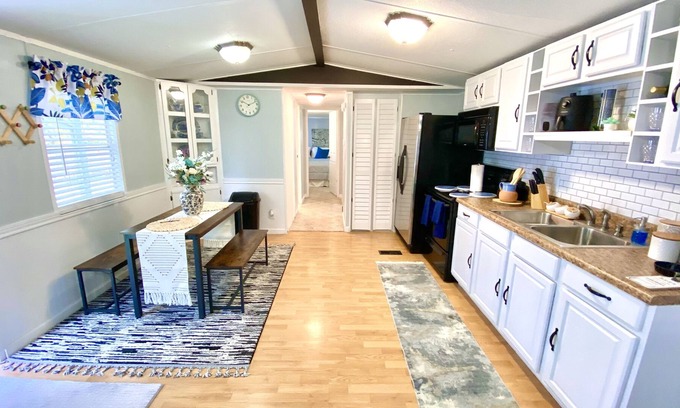 Christmas Cabaña | Cozy Cabin in Orlando - Snowbird Paradise