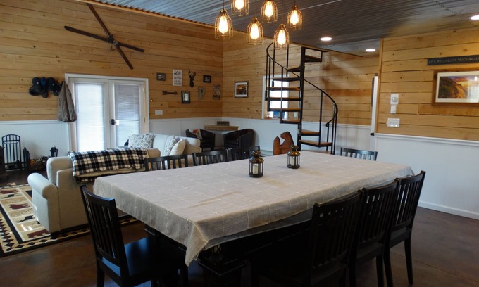 Millerton Casa | Cozy Cabin in the woods with pool table!