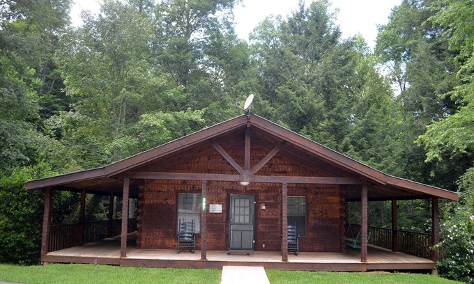 Oneida Cabina | cozy cabin in the woods in a relaxing area with wrap around porch rocking chairs