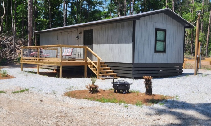 Eclectic Cabina | Cozy Cabin Minutes from Lake Martin