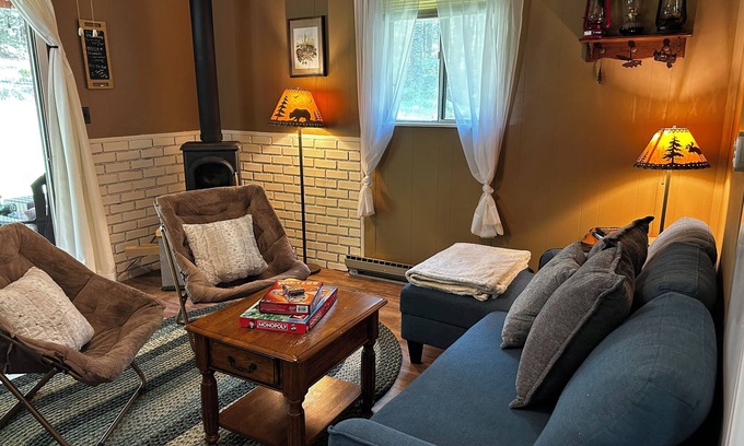 Mount Nebo Cabina | Cozy Cabin nestled in the woods between Summersville and Fayetteville WV
