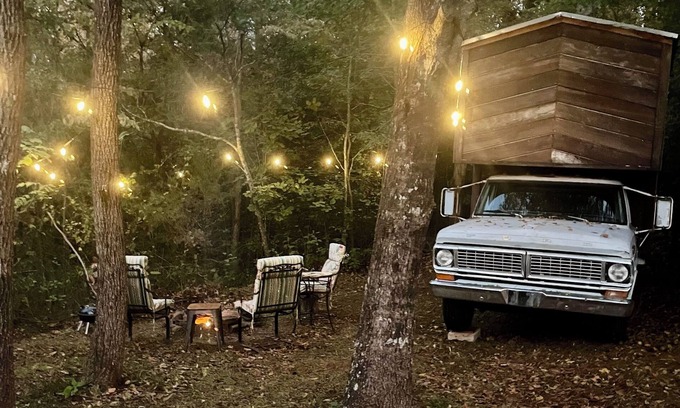 Travelers Rest Cabina | Cabin on Wheels Cozy Forest and Farm Retreat