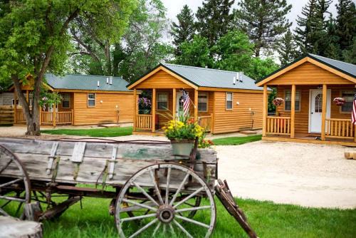 Dayton Casa | Cozy Cabin Perfect for a Romantic Escape with BBQ in Dayton, Wyoming