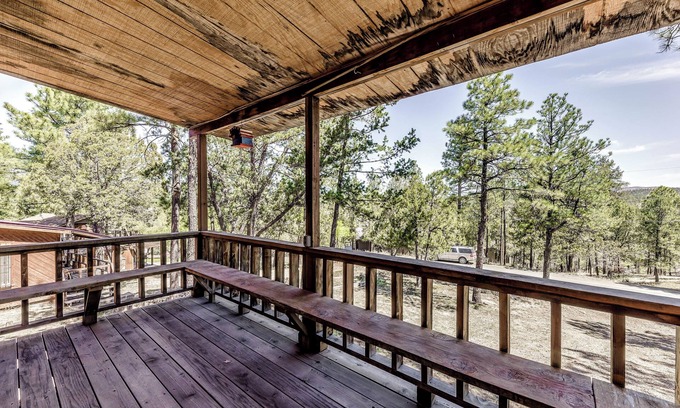 Ruidoso Cabaña | Cozy Cabin w/ Deck < 1 Mi to Midtown Ruidoso!