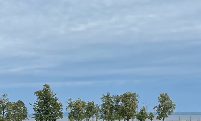 Rapid River Cabina | Cozy Cabin with beautiful view of Lake Michigan. Pet Friendly