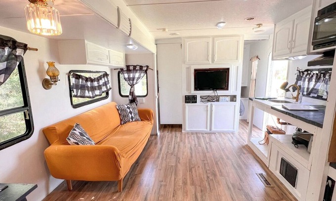 Clifton Casa | Cozy Camper in the Spartanburg Countryside with AC