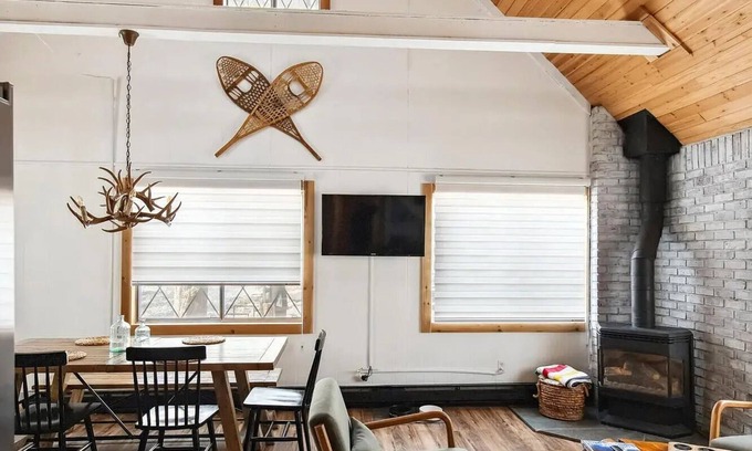 Locust Lake Village Chalet De Esquí | Cozy Chalet in Pocono Lake.