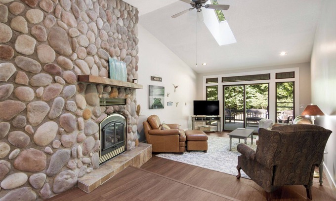 Bellaire Chalet De Esquí | Cozy Chalet - Shanty Creek, Golf, Pools in Bellaire